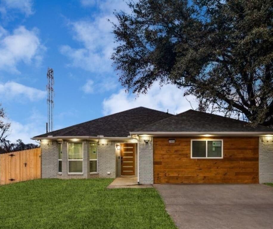 Property Photo: 3500 Roberts Avenue TX 75215