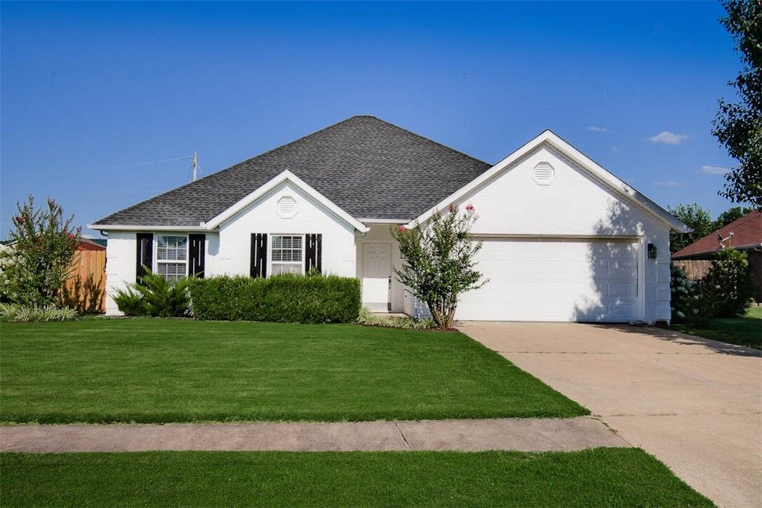 Property Photo: 11693 East Creek Lane AR 72730