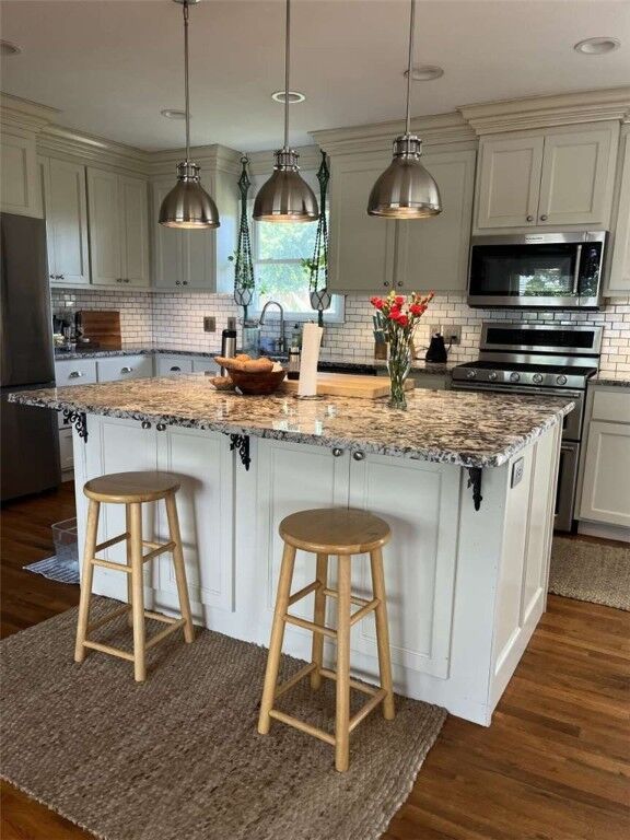 Property Photo: 1210 W Cherry Street AR 72756