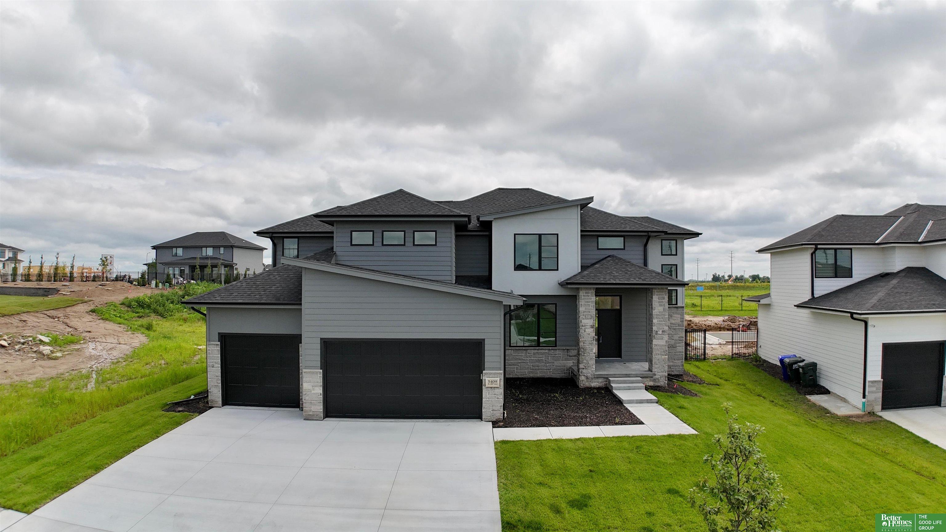 Property Photo:  5409 N 196th Avenue  NE 68022 