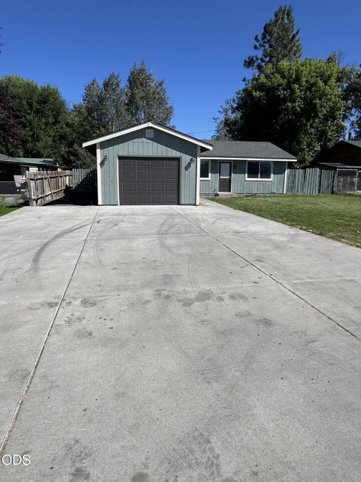 Property Photo:  31643 Klamath Street  OR 97623 