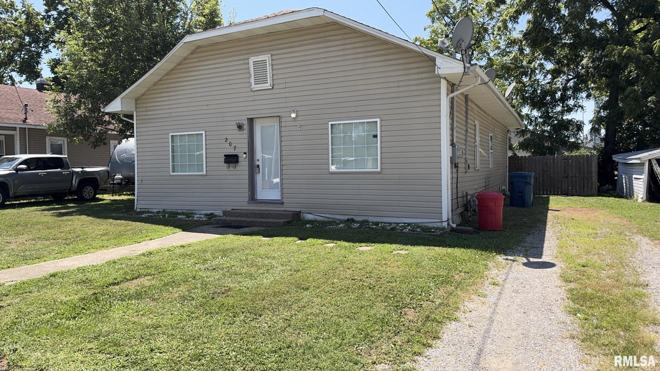 Property Photo:  207 N 7th Street  IL 62812 