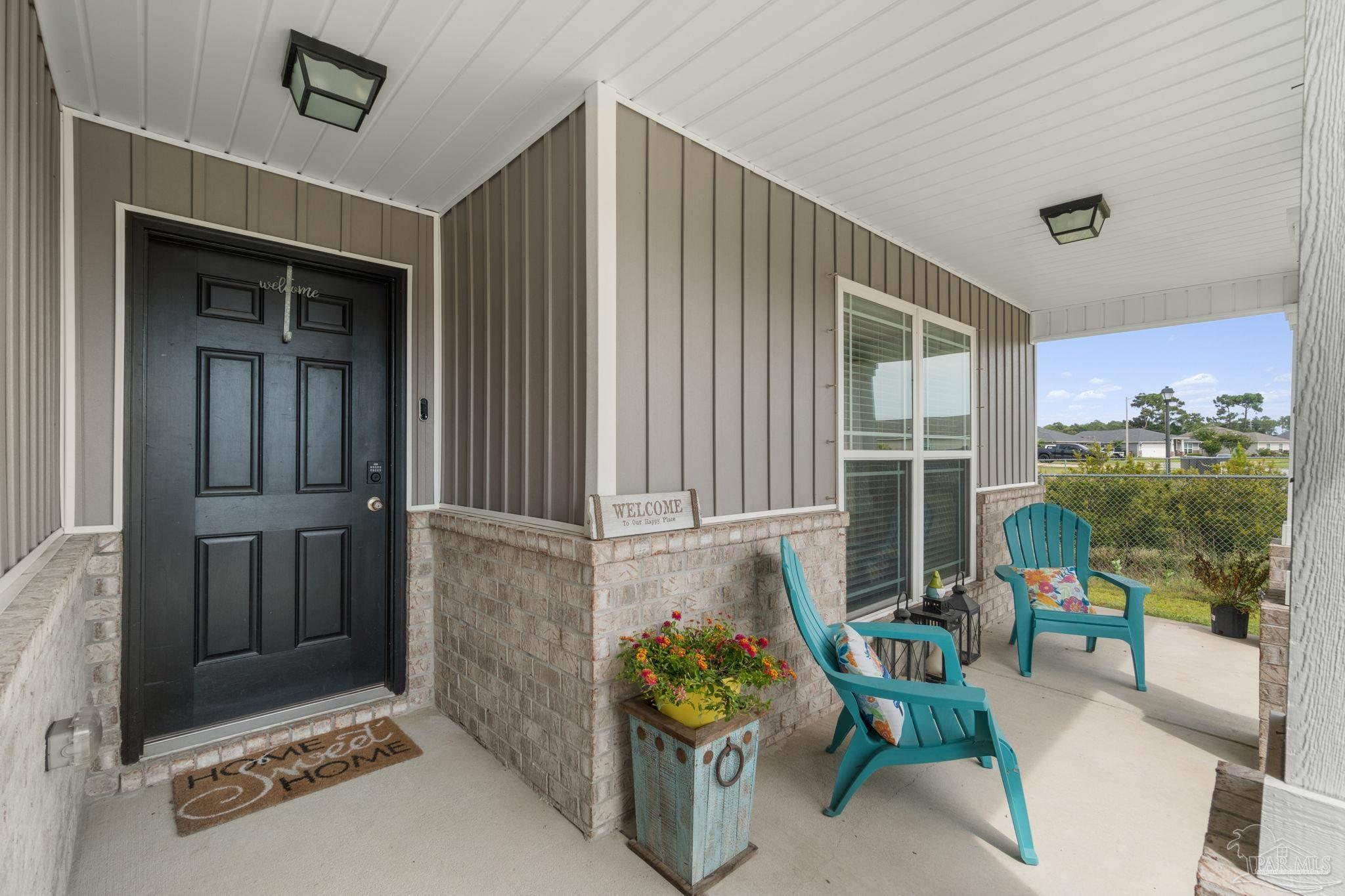 Property Photo: 2440 Spur Ln FL 32563