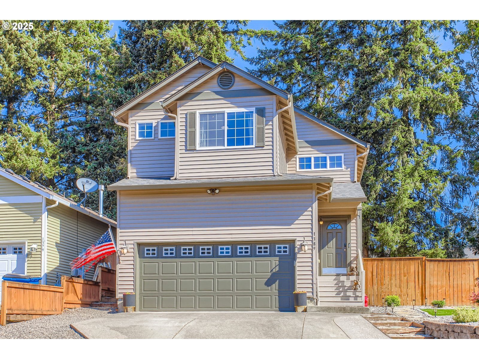 Property Photo: 1389 N 24th Ct WA 98671