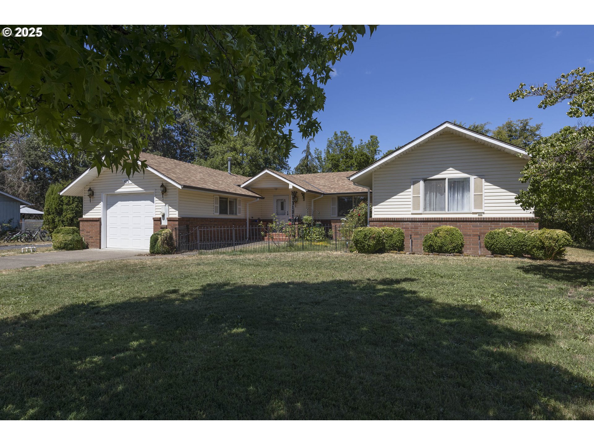 Property Photo:  475 SW Monroe St  OR 97378 