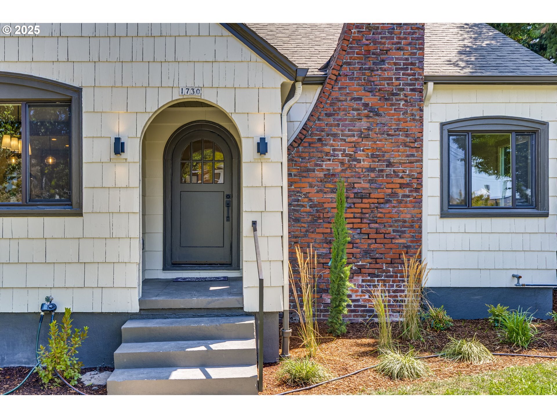 Property Photo: 1730 NE 38th Ave OR 97212