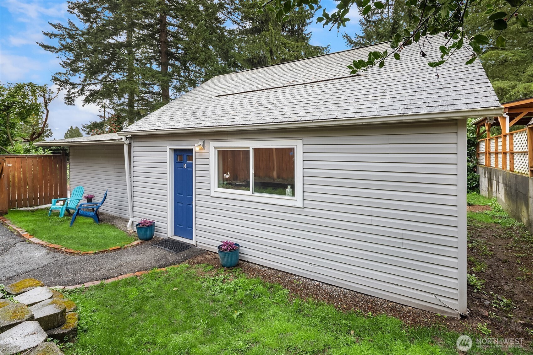 Property Photo: 19046 10th Avenue NE B WA 98155