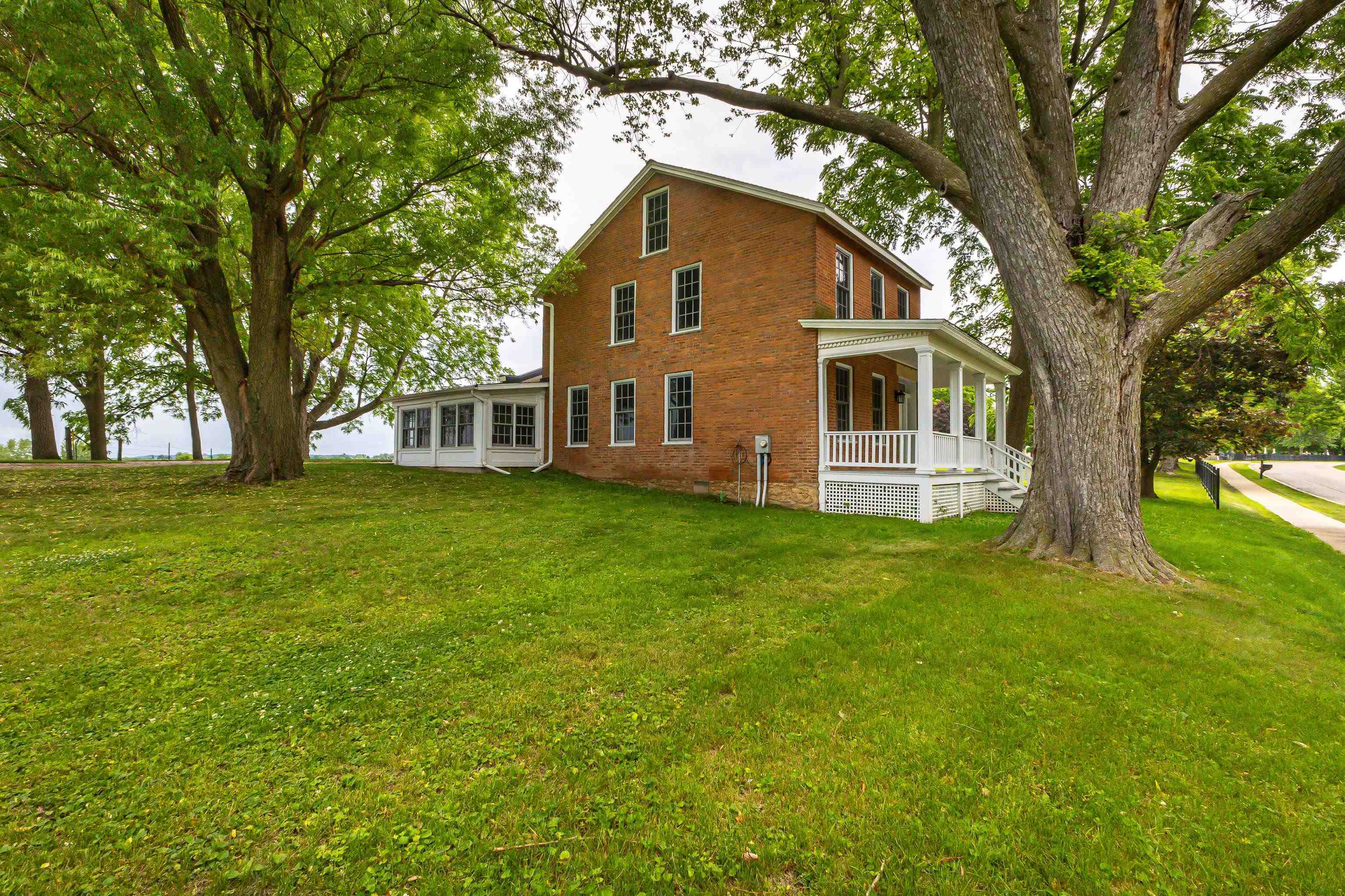 Property Photo: 708 Gear Street IL 61036