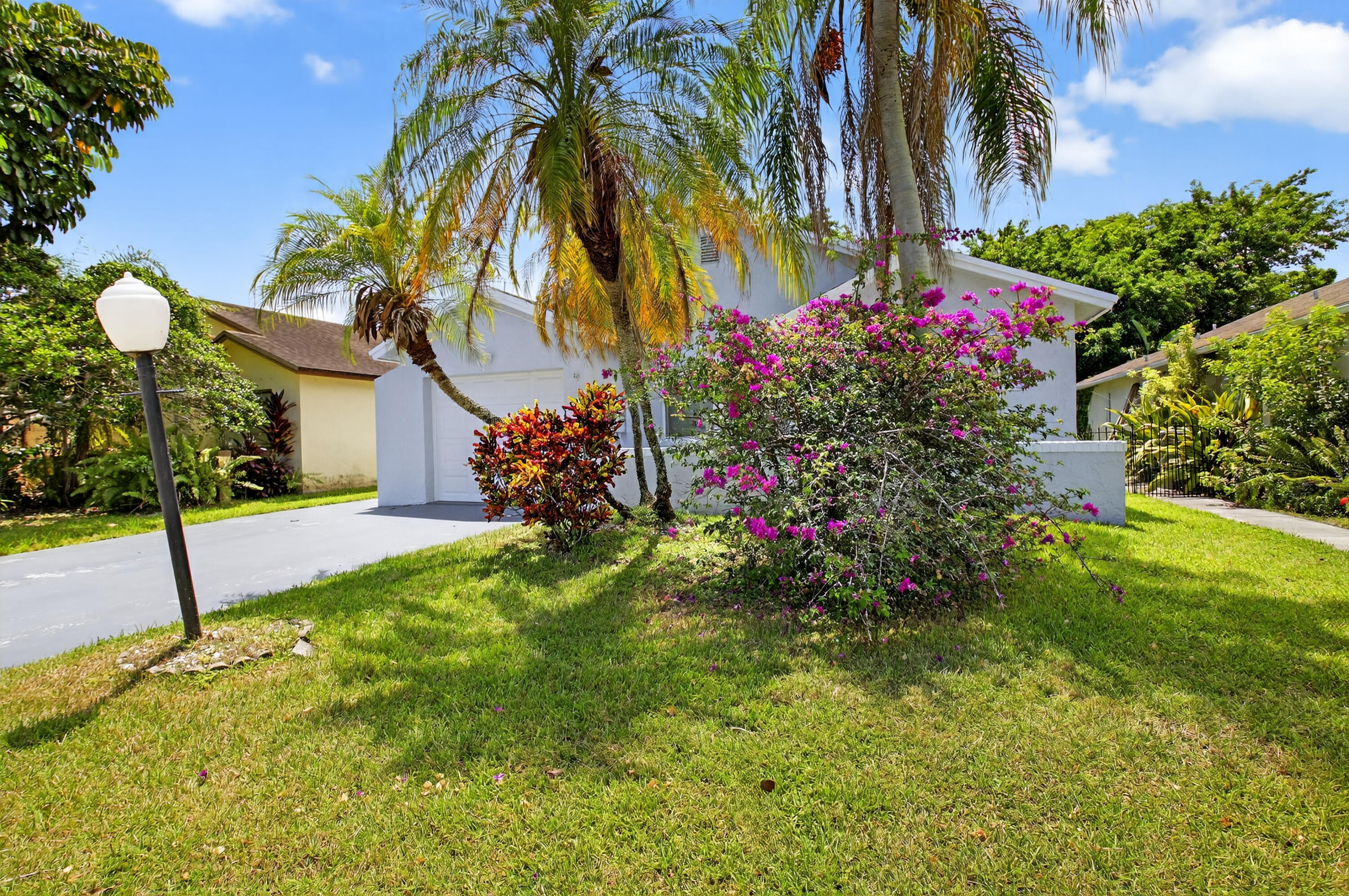 Property Photo:  9156 Pine Springs Drive  FL 33428 