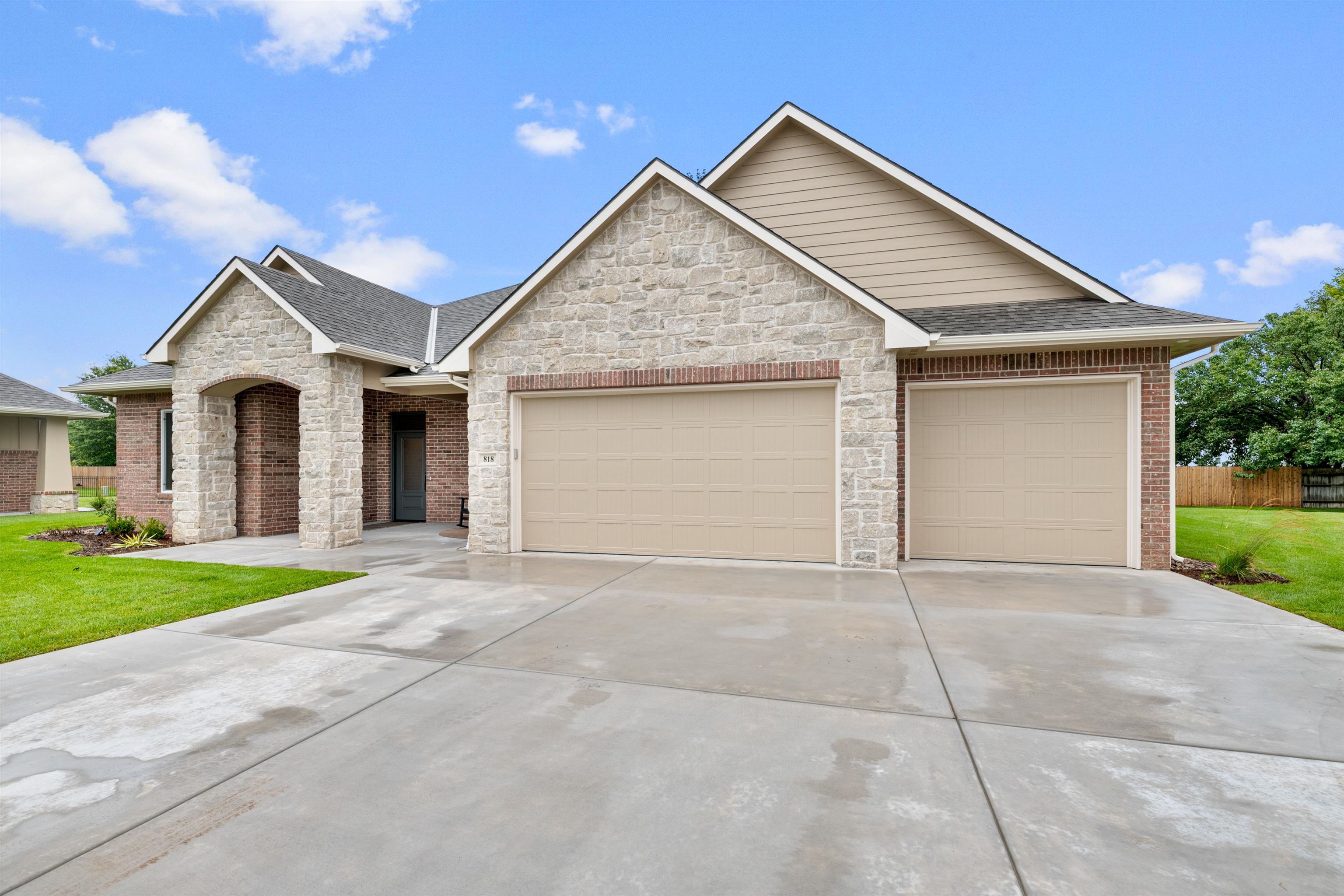 Property Photo: 818 N Thornton Ct KS 67235