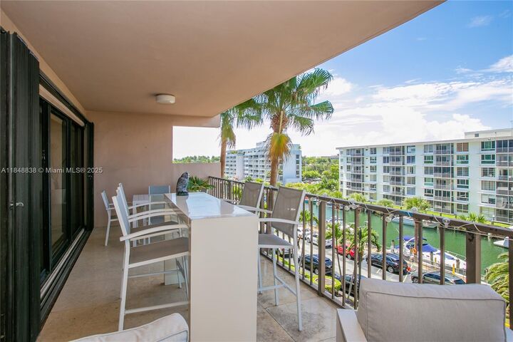 Property Photo:  1800 NE 114th St 511  FL 33181 