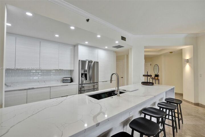 Property Photo: 3700 Island Blvd C206 FL 33160