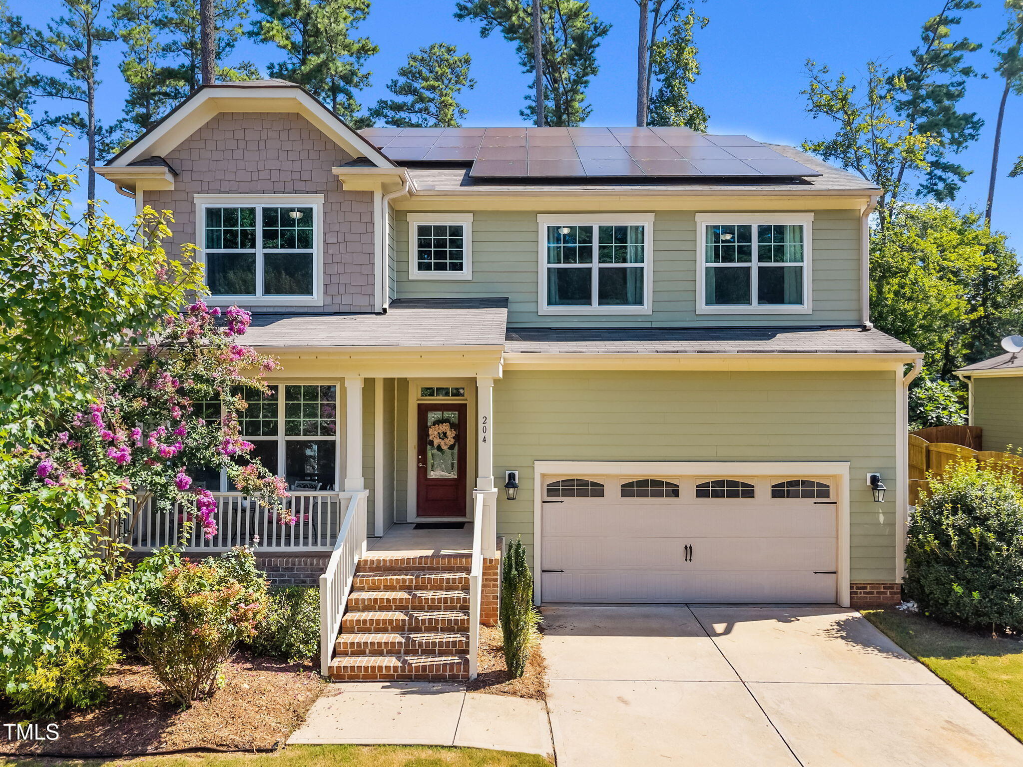 Property Photo: 204 Horncliffe Way NC 27540