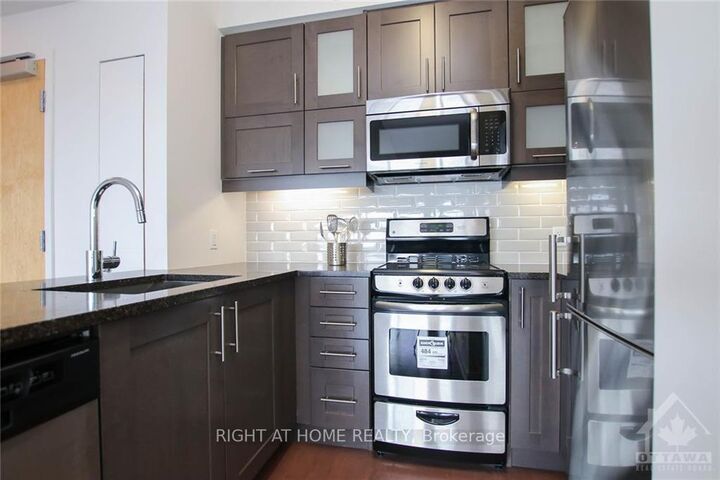 Property Photo: 40 Nepean Street 2306 ON K2P 0X5