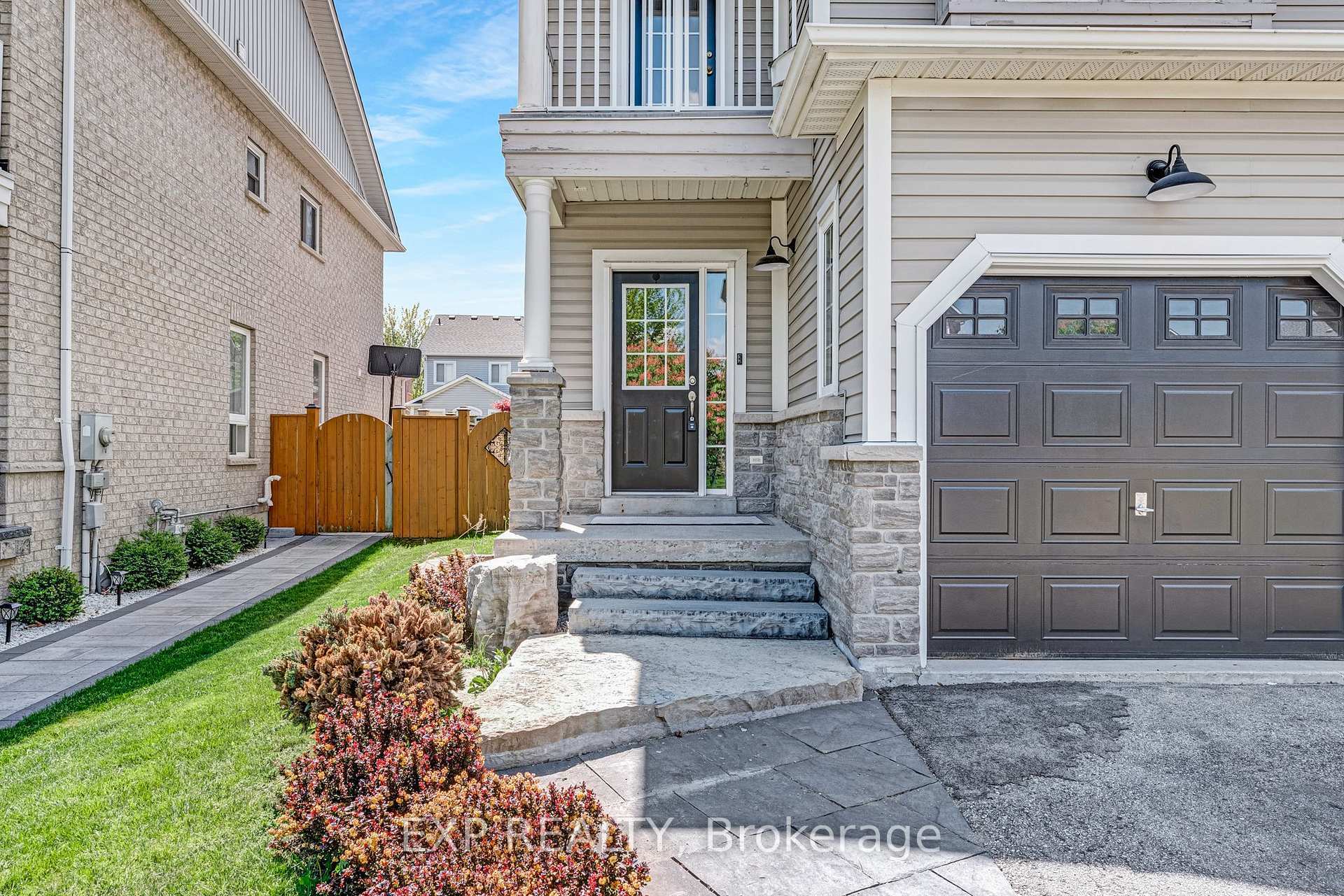 Property Photo: 184 Cachet Boulevard ON L1M 2L9