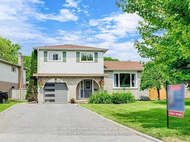 Property Photo: 742 Greenbriar Drive ON L1G 7J6
