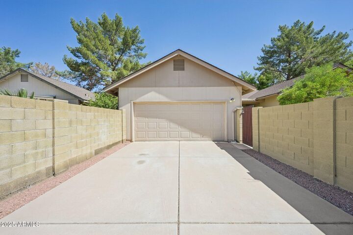 Property Photo: 823 E Lexington Avenue AZ 85234