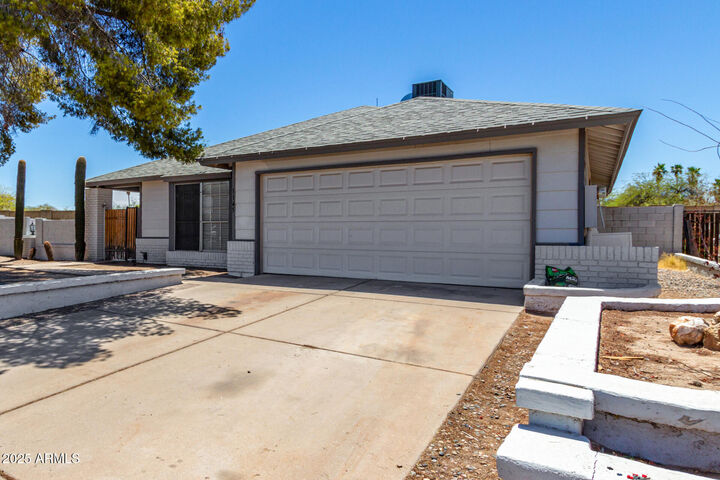Property Photo:  1145 W Carson Drive  AZ 85282 