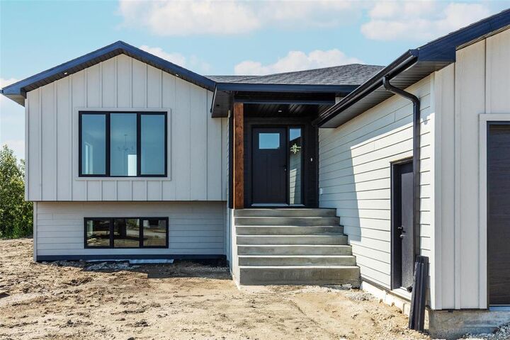 Property Photo: 16 Parkside Crescent MB R5G 2X3