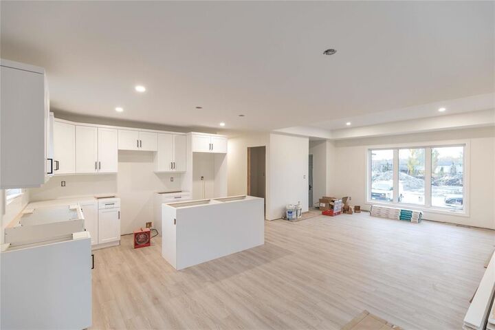 Property Photo:  16 Parkside Crescent  MB R5G 2X3