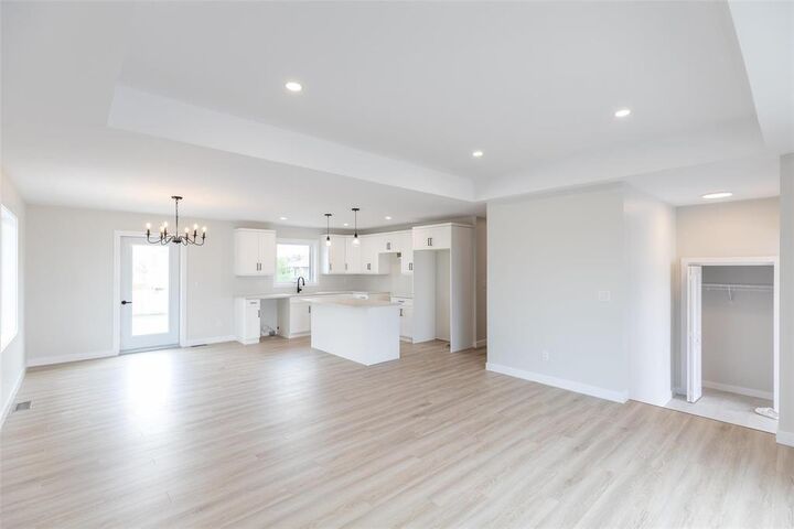 Property Photo: 16 Parkside Crescent MB R5G 2X3