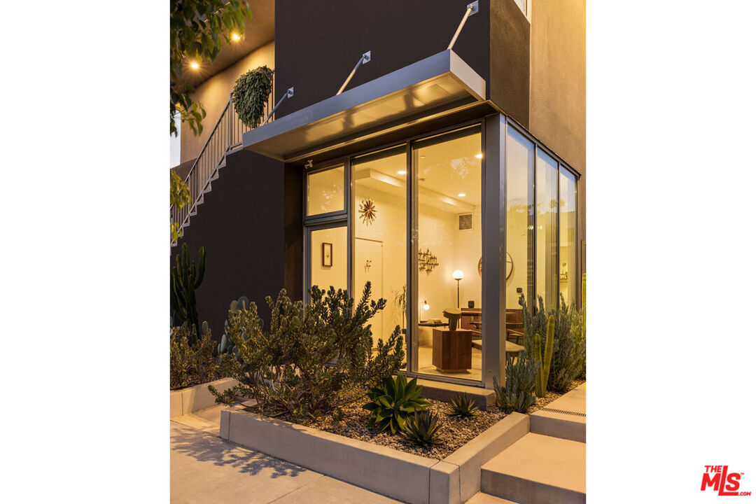 Property Photo: 3543 Casitas Ave CA 90039