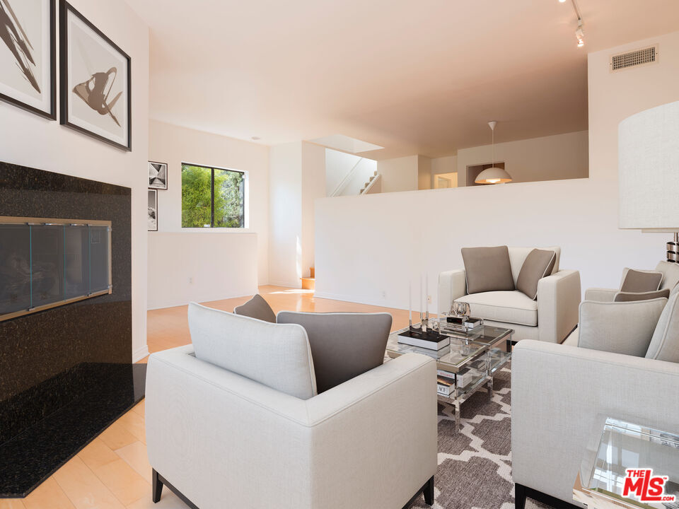 Property Photo:  3023 Berkeley Ave  CA 90026 