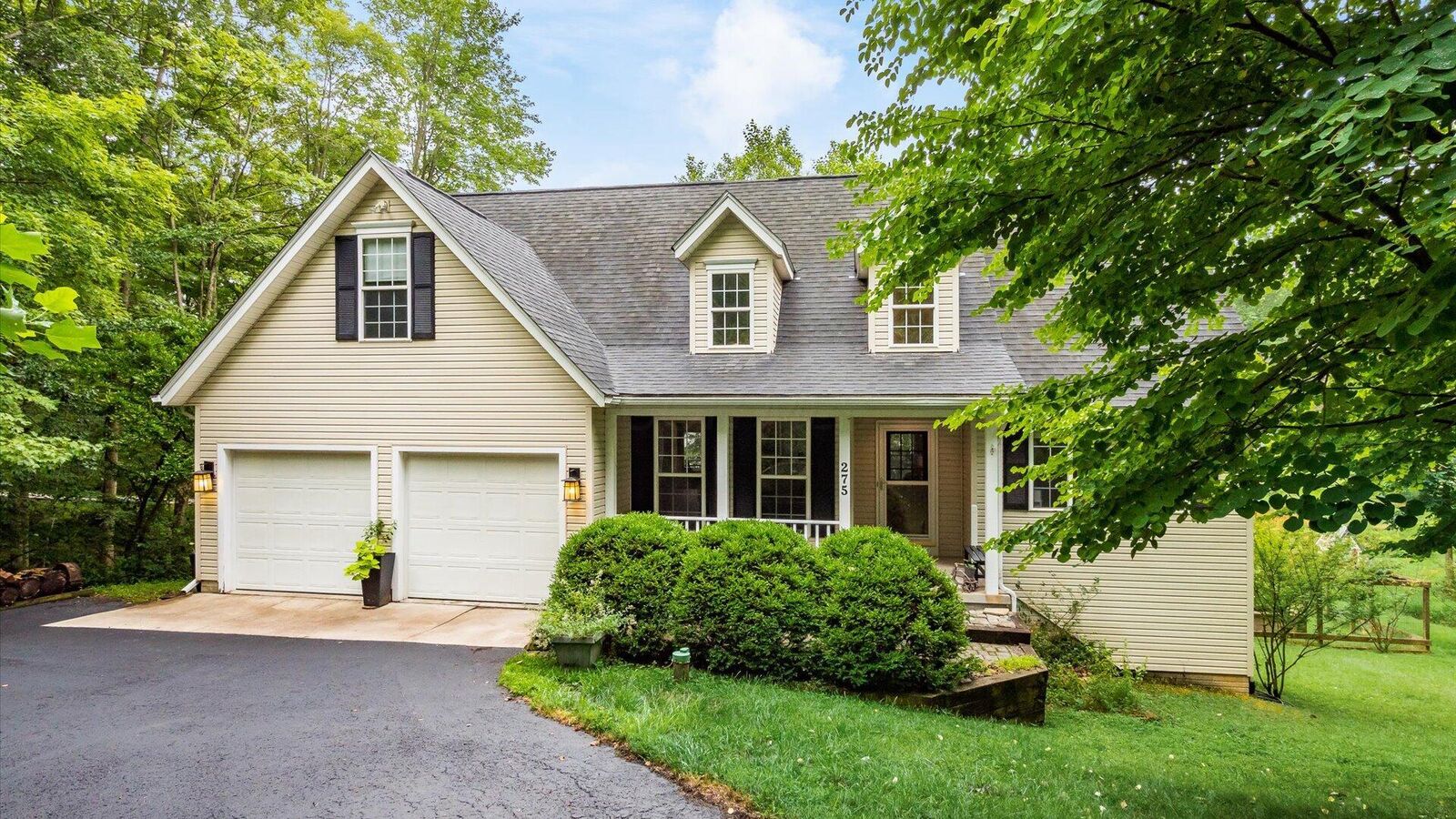 Property Photo:  275 Bridle Path Lane  OH 43023 
