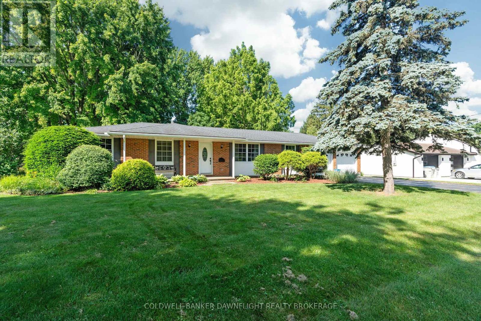 Photo de la propriété:  218 Oakcrest Drive  ON N0L 1R0 