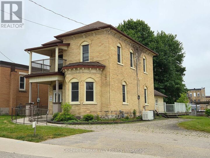 135 Fergus Street South  Wellington North (Mount Forest) ON N0G 2L2 photo