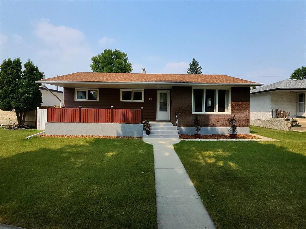 19 Sansome Avenue  Winnipeg MB R3K 0N6 photo