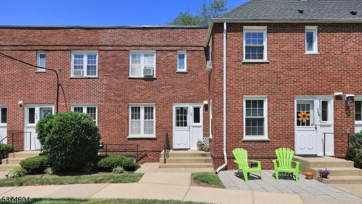 Property Photo:  27 Parkway Vlg  NJ 07016 