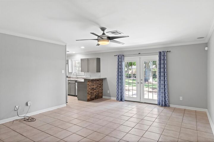 Property Photo: 112 E Wildwinn Drive TX 77511