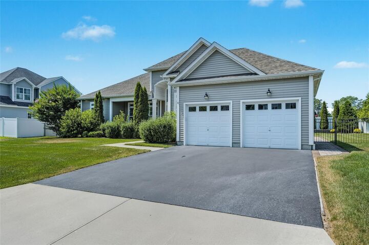 Property Photo:  4 Lilac Lane  NY 11961 
