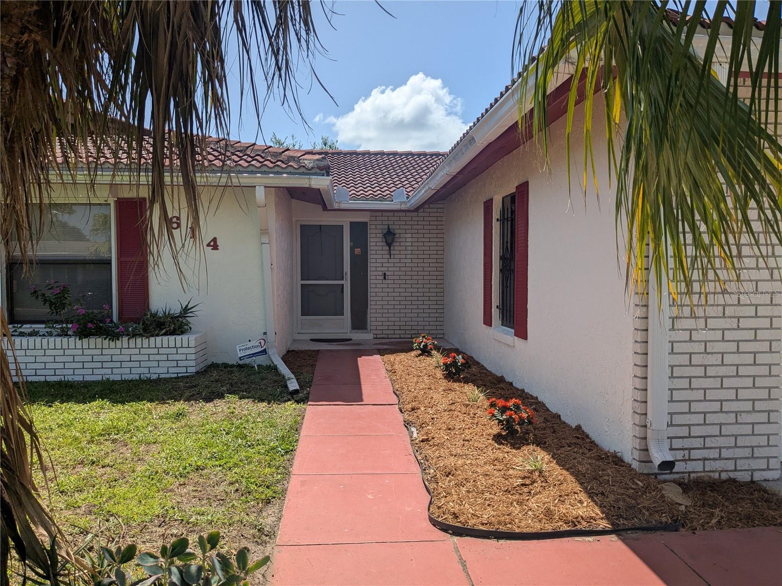 Property Photo: 614 Midiron Drive FL 34759