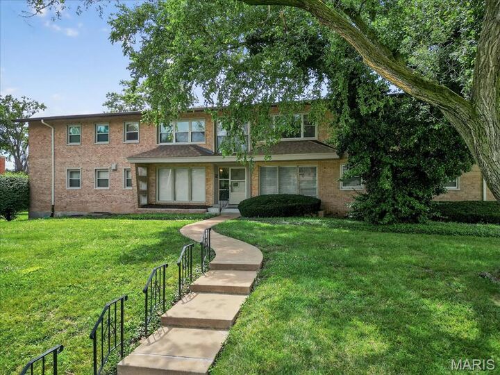 2 Delcrest Court 201  St Louis MO 63124 photo
