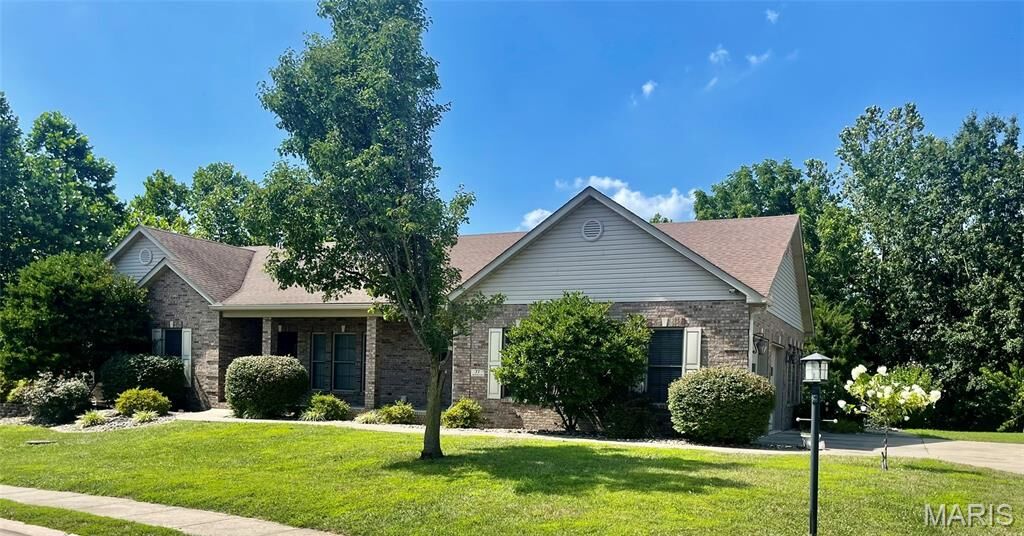 Property Photo: 77 Woodcrest Drive IL 62010