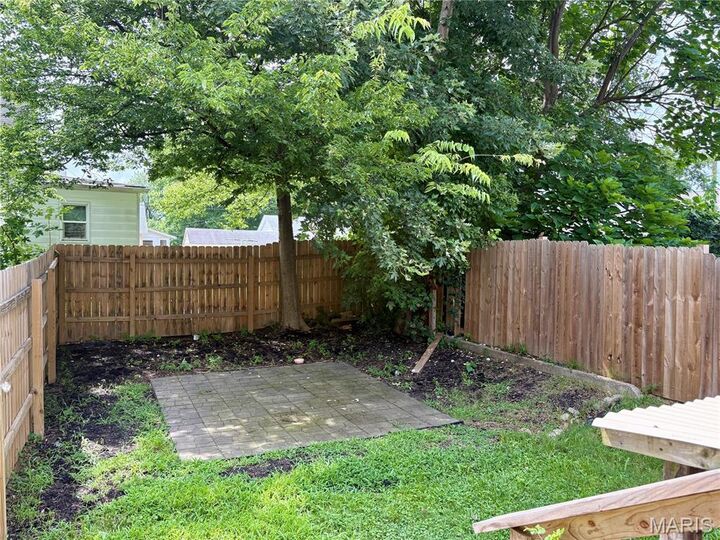 Property Photo: 429 S West End Boulevard MO 63703