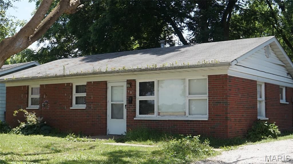 Property Photo:  17 Hanover Lane  IL 62206 