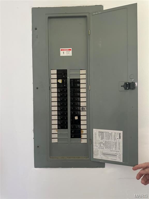 Property Photo:  305 Meredocia Street  IL 62060 