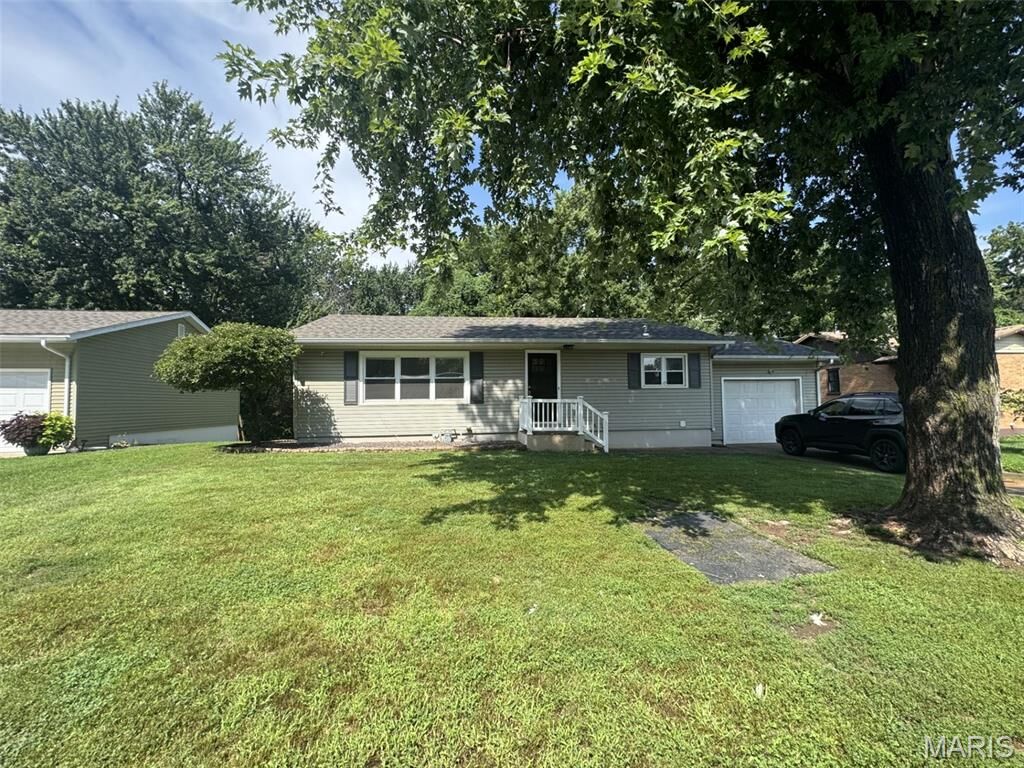 Property Photo:  2010 W Hilltop Drive  IL 62305 