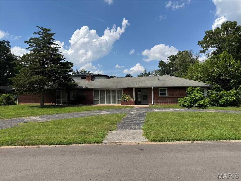 Property Photo:  101 Stoneyside Lane  MO 63132 