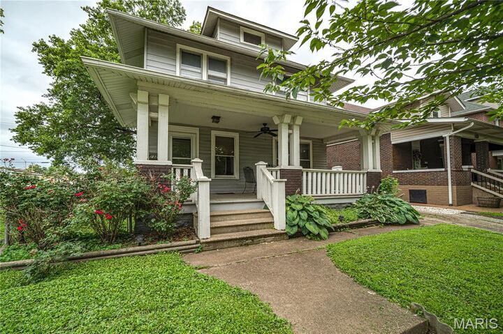 Property Photo: 2324 Grand Avenue IL 62040