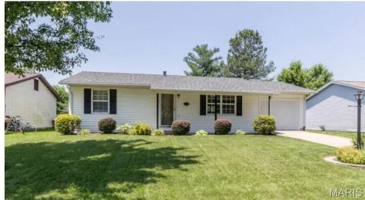 413 S Smith Street  Smithton IL 62285 photo