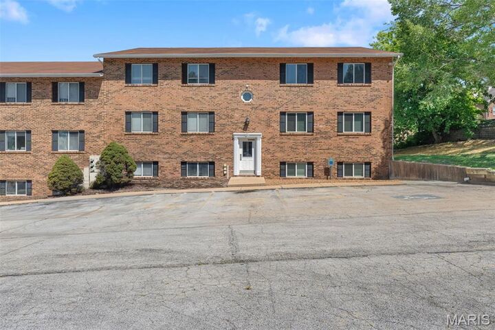 11 Village West Court 102  Washington MO 63090 photo