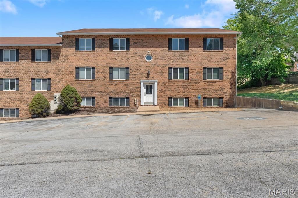 Property Photo: 11 Village West Court 102 MO 63090