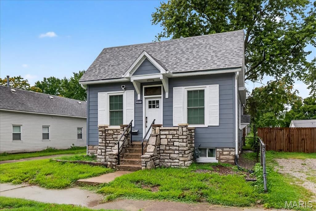 Property Photo:  1611 Maple Street  IL 62040 
