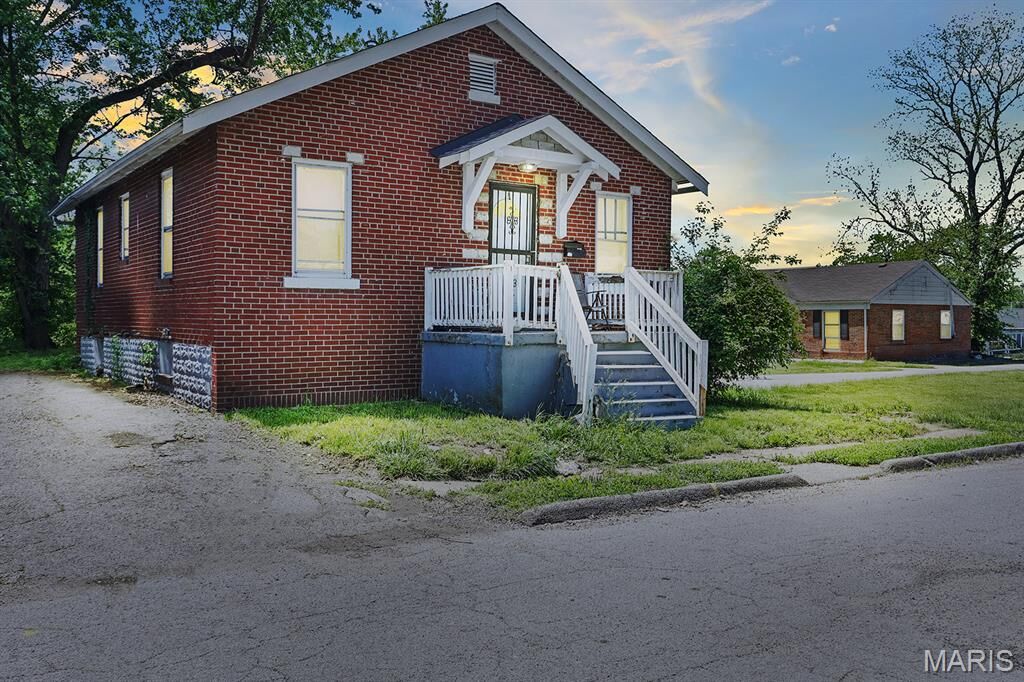 Property Photo: 2008 Eldredge Avenue MO 63136