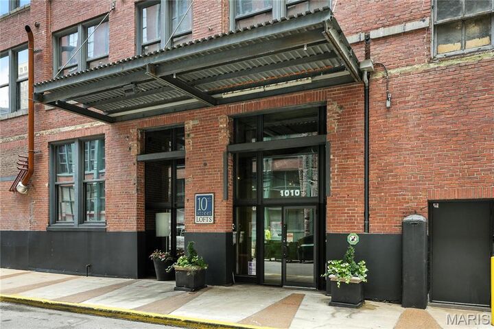 1010 Saint Charles Street 402  St Louis MO 63101 photo