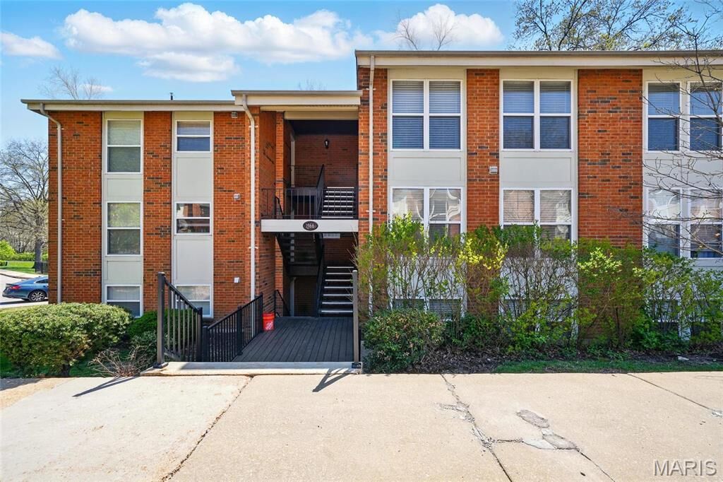 Property Photo: 1966 Hunting Lake Court 302 MO 63122